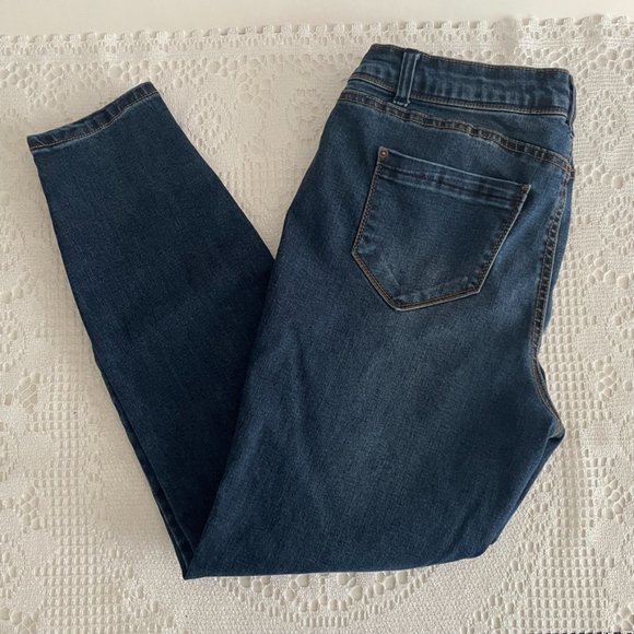 Republic Jeans - Picture 3 of 8